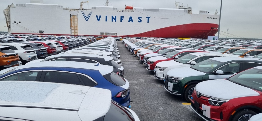 Hải quan thông quan nhanh lô hàng 999 ô tô điện đầu tiên của VinFast xuất khẩu sang Mỹ